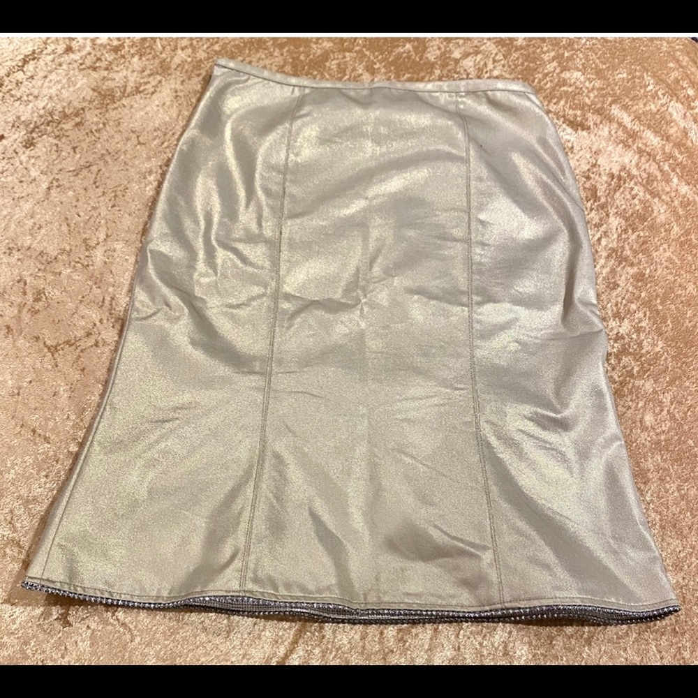 William B size medium knee high gold skirt